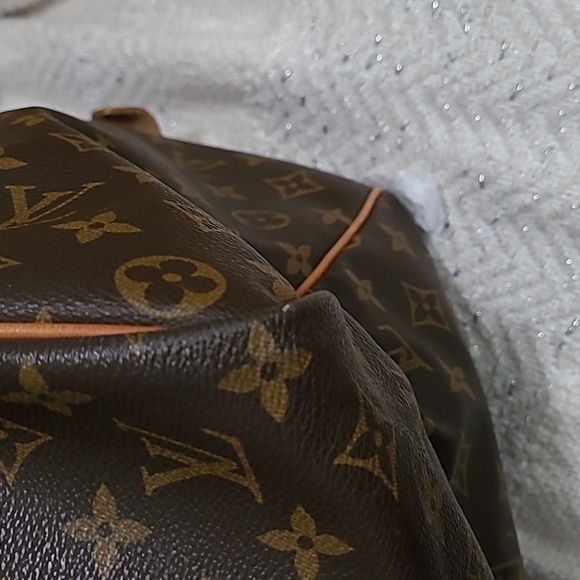 Louis Vuittion small duffle - Picture 4 of 14